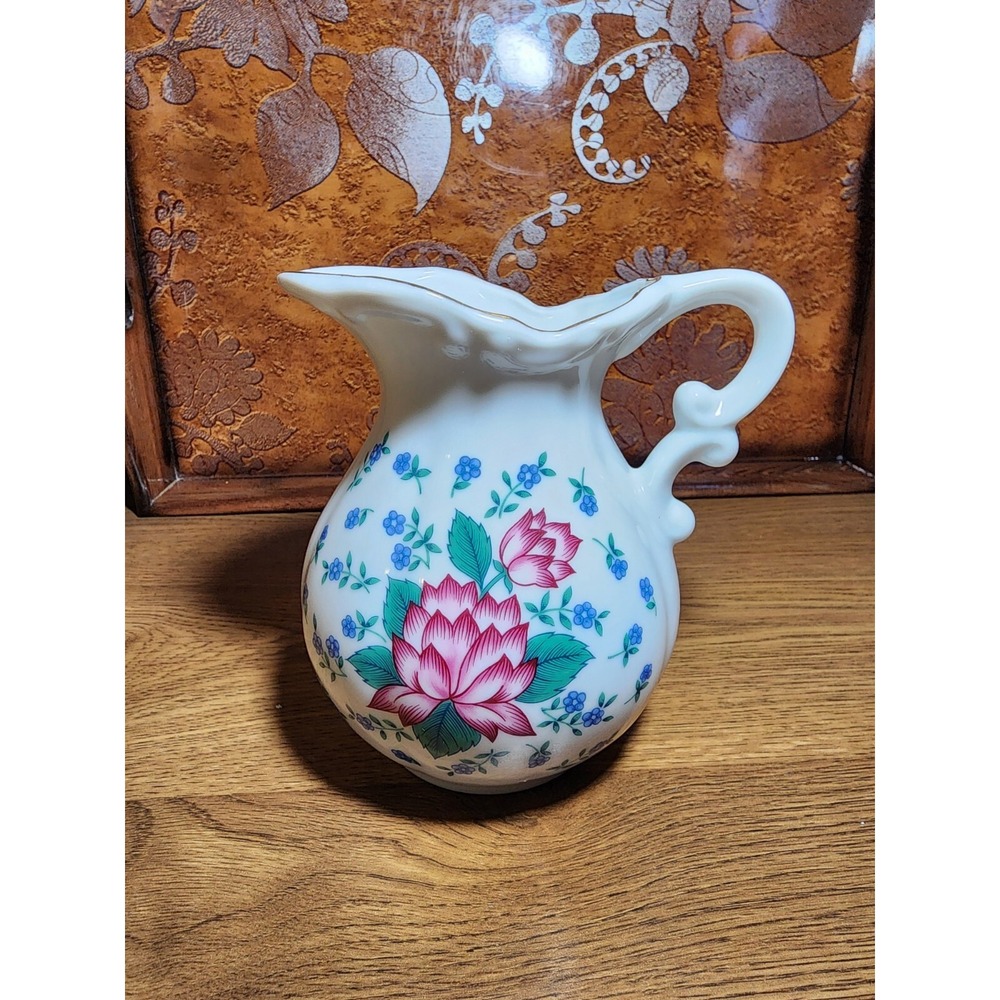 Jamestown China Fine Porcelain Floral Design Gold Trim Creamer‎